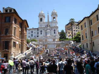 Rome, Spaanse trappen overspoeld door toeristen