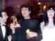 Toto Cutugno geflankeerd door Roberto Benigni en Olivia Carlisi op Sanremo 1980
