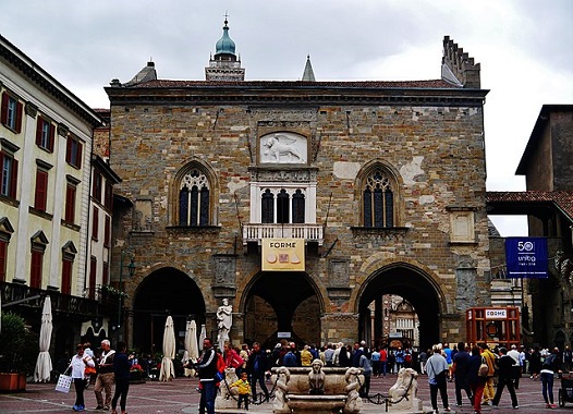 Bergamo Piazza Vecchia Palazzo della Ragione