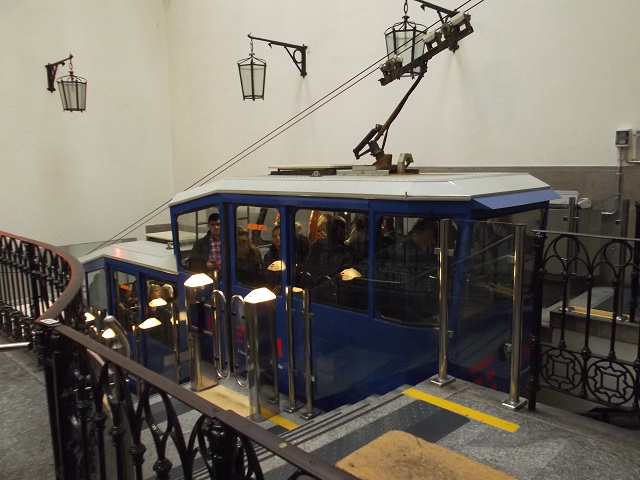 De funiculare brengt je naar Città Alta, Bergamo