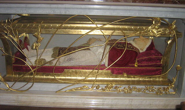 Johannes XXIII opgebaard in St Pieter